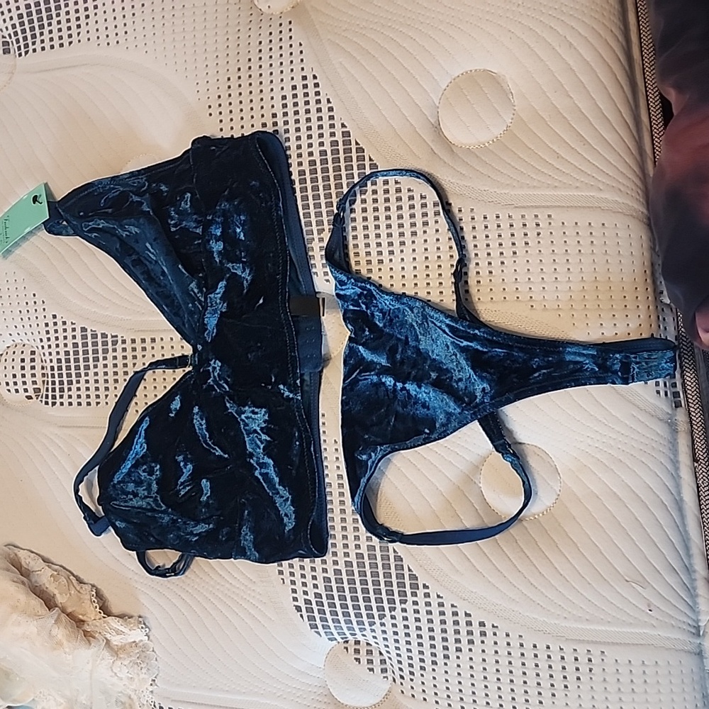 Fredrick's of Hollywood Blue velvet no wire bra and thong